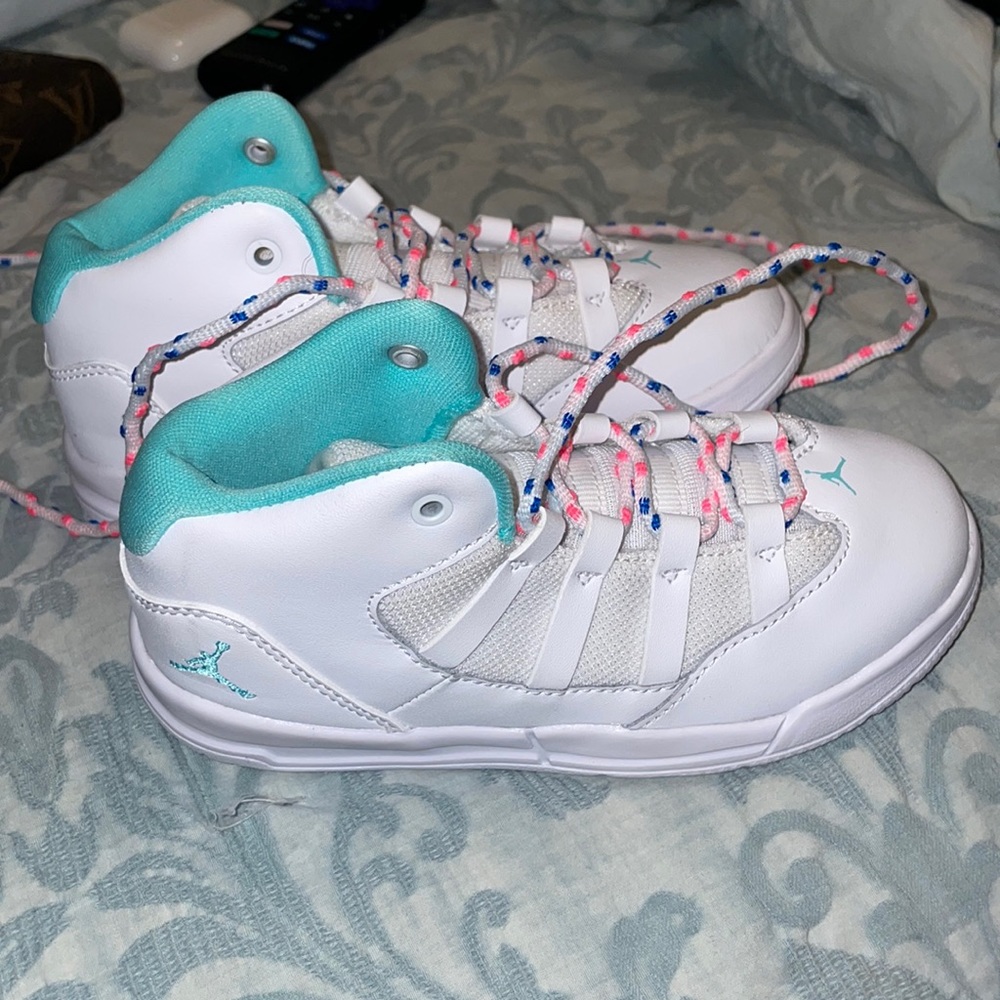Girls Jordan’s size us 10c